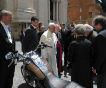 Мотоцикл Harley-Davidson Папы Римского продадут