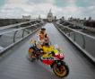 MotoGP: Маркес на мотоцикле прокатился по мосту Миллениум