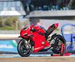 Круг по гоночной трассе на спортивном мотоцикле Ducati Panigale V4 R 2019