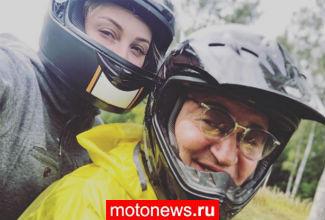 Дибров с женой врезались в дерево на мотоцикле