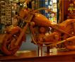 Деревянный мотоцикл в аэропорте итальянской столицы
