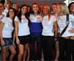Пилот Fiat Yamaha MotoGP Хорхе Лоренсо и девушки...