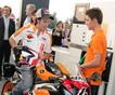 MotoGP: Довизиозо провел автограф-сессию на заправке