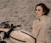 Кира Найтли на мотоцикле в рекламном ролике Chanel
