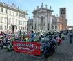 Рекордная гонка скутеров Vespa в Италии